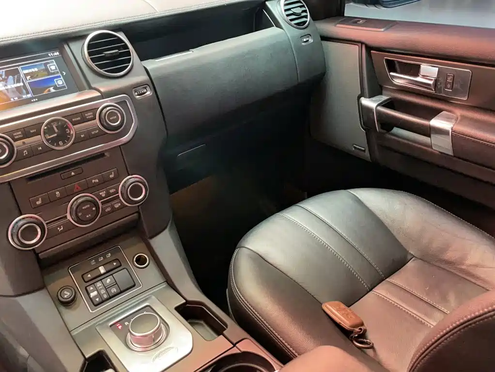 Land Rover Discovery 2016 — фото 20