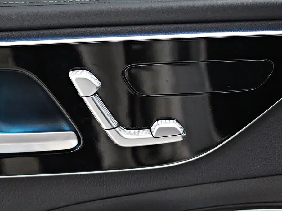Mercedes-Benz C-Class 2024