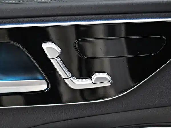 Mercedes-Benz C-Class 2024