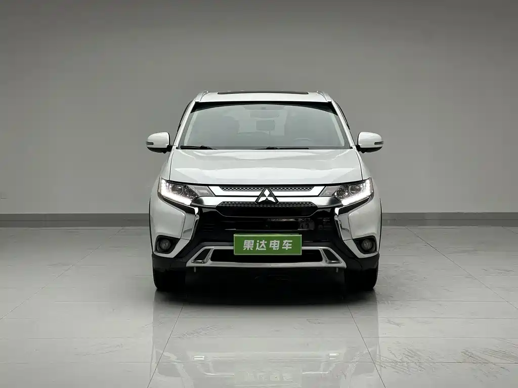 Mitsubishi Outlander 2020 — фото 2