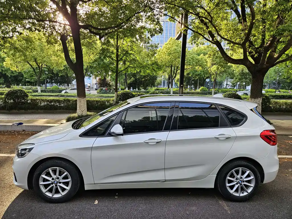 BMW 2 Series Active Tourer 2017 — фото 3