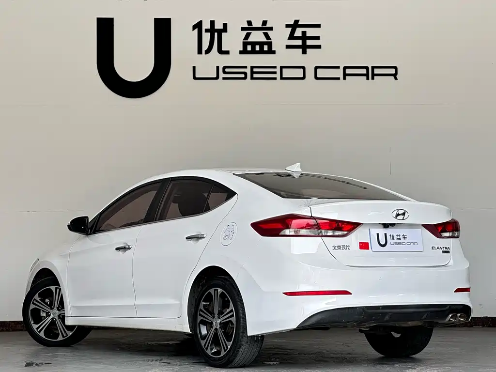 Hyundai Elantra 2019 — фото 7