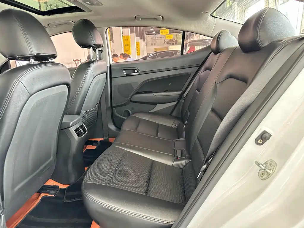 Hyundai Elantra 2019 — фото 5