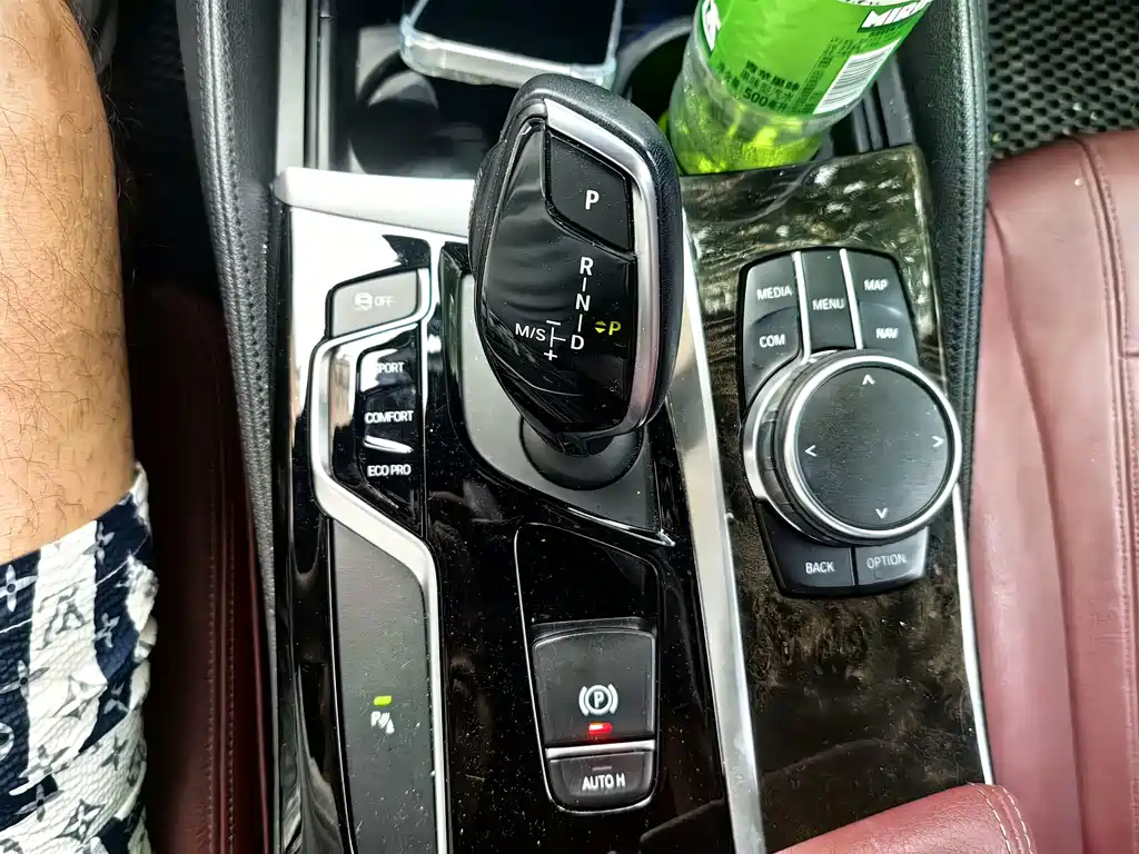 BMW 5 Series 2018 — фото 9