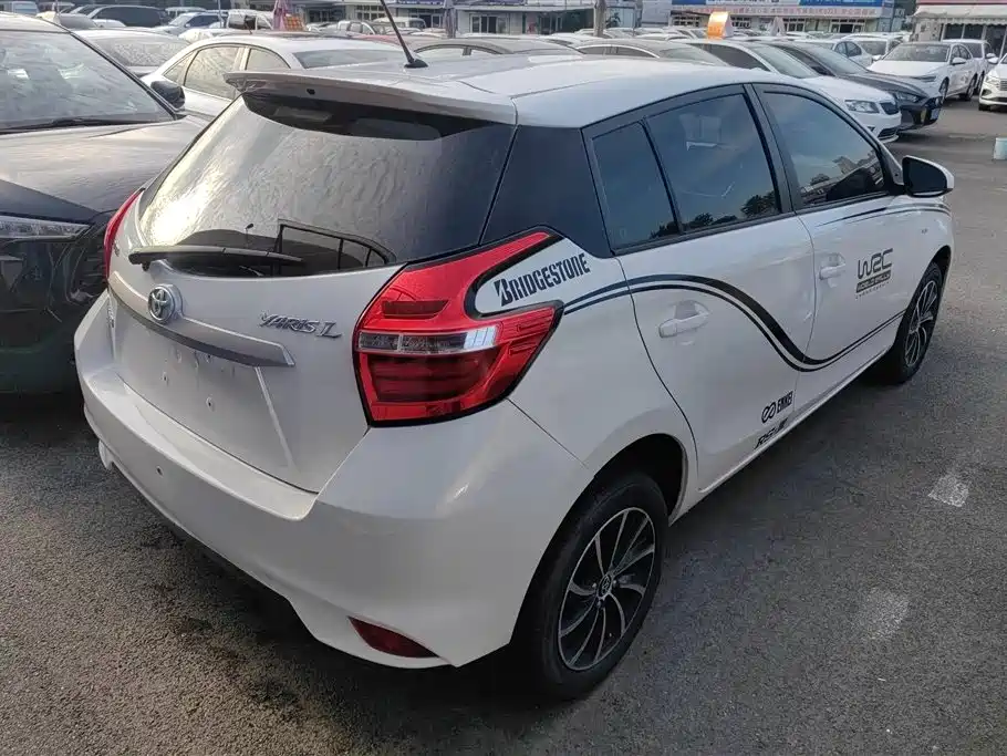 Toyota Yaris L 2017 — фото 3