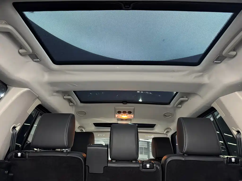 Land Rover Discovery 2015 — фото 20