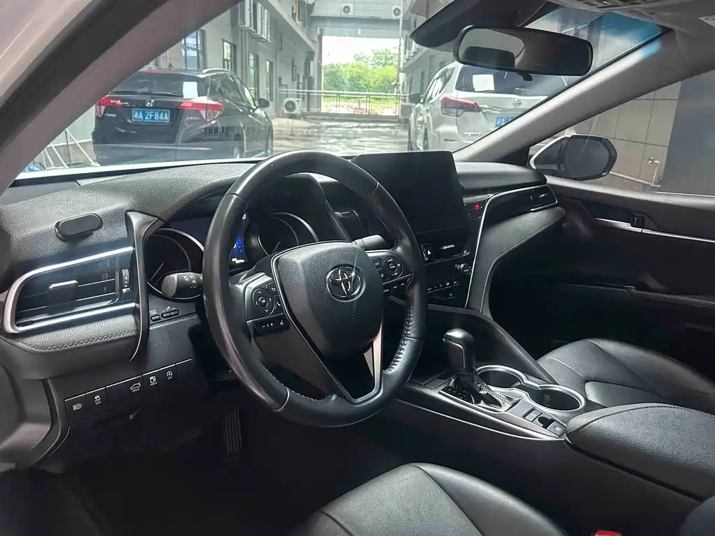 Toyota Camry 2022 — фото 16