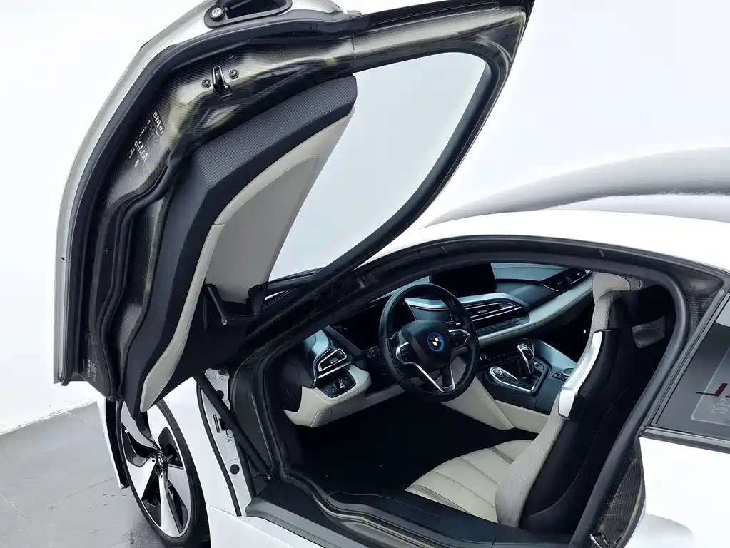 BMW i8 2017 — фото 32