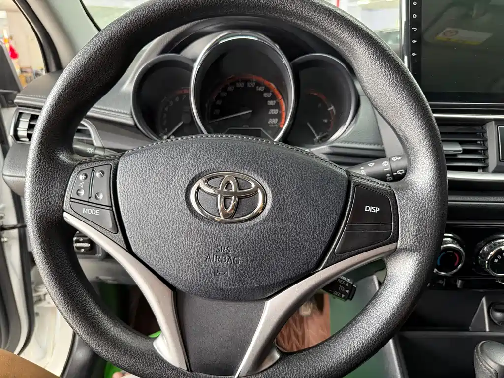 Toyota Yaris L 2022 — фото 12