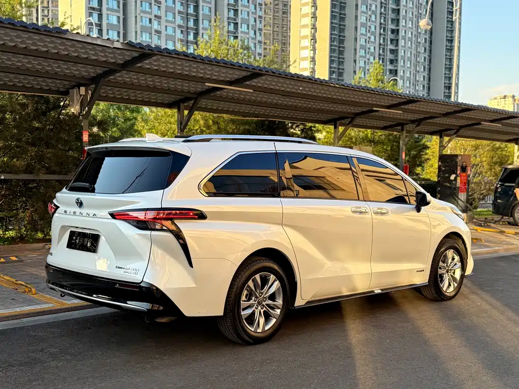 Toyota Sienna 2022 — фото 18