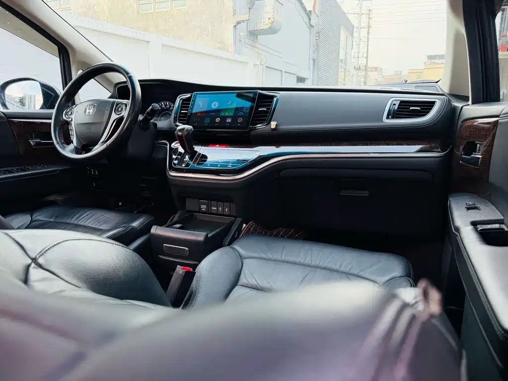Honda Odyssey 2015 — фото 9