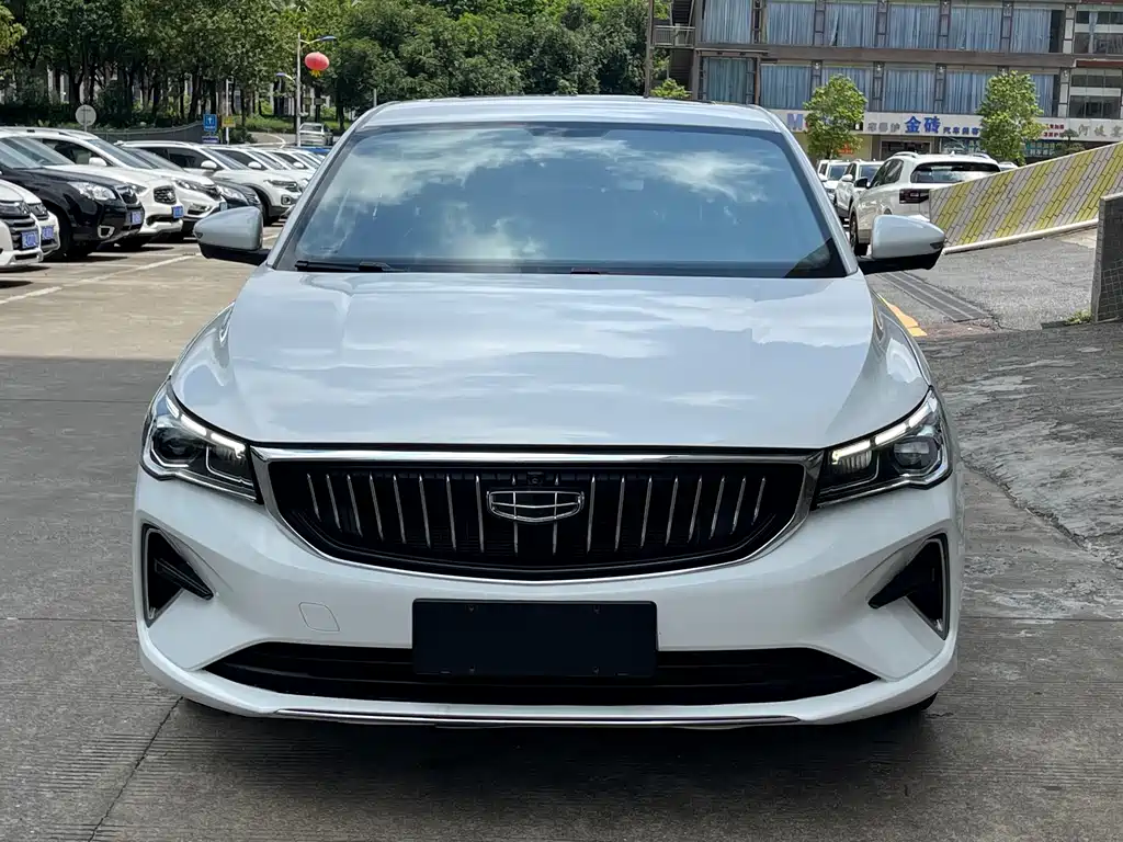 Geely Emgrand 2022