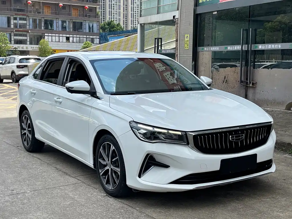 Geely Emgrand 2022
