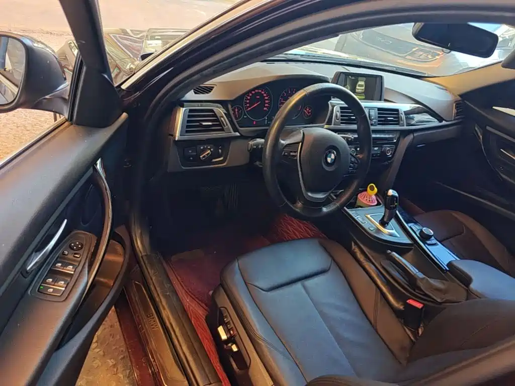 BMW 3 Series 2017 — фото 12