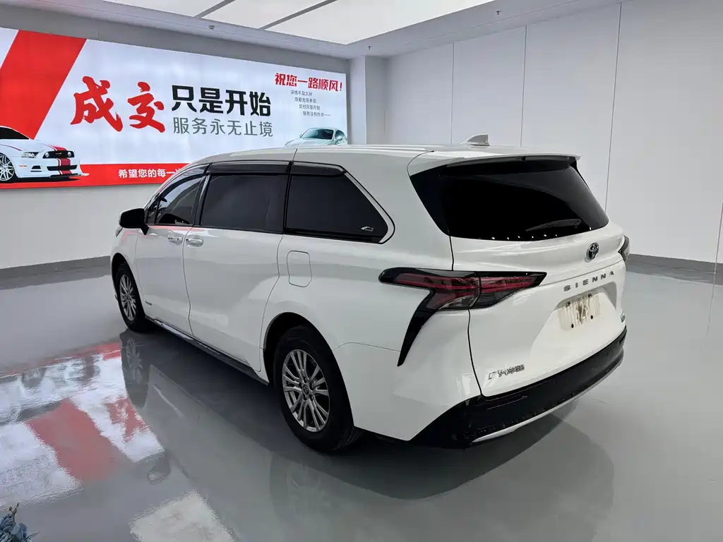 Toyota Sienna 2022 — фото 16