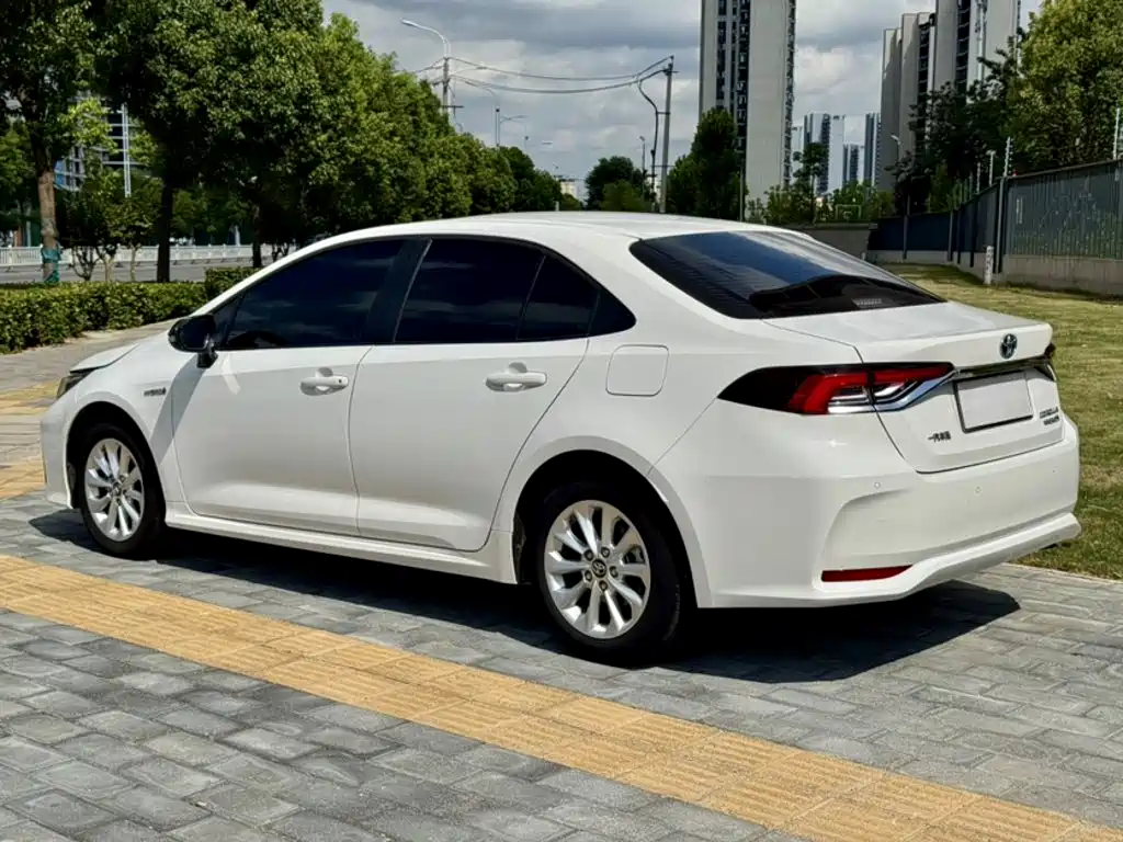 Toyota Corolla 2023 — фото 23