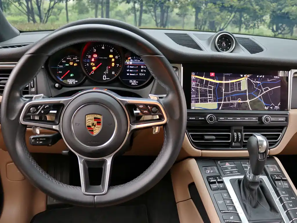 Porsche Macan 2021 — фото 17