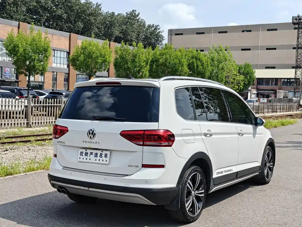 Volkswagen Touran 2020 — фото 9