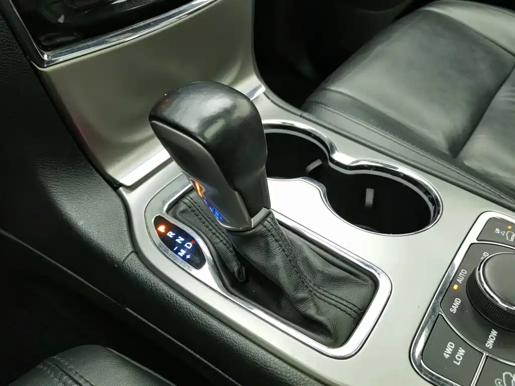 Jeep Grand Cherokee 2020 — фото 13