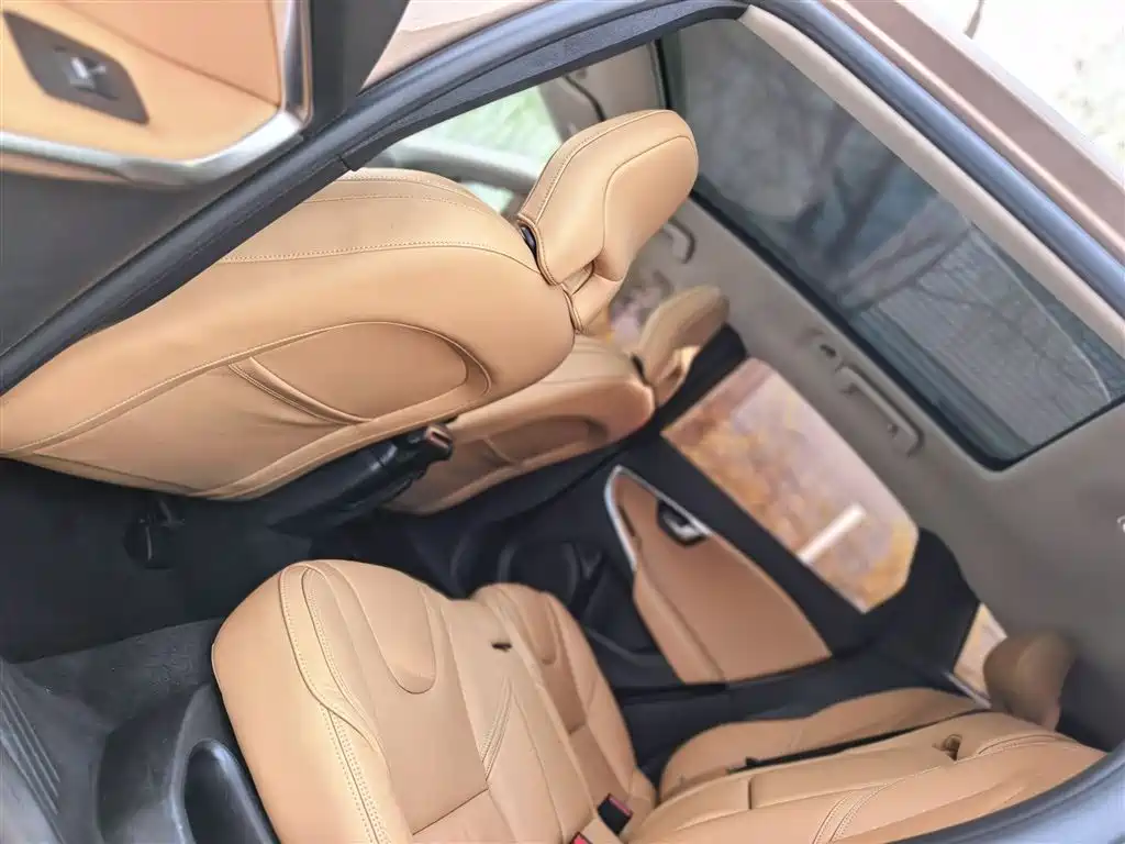 Volvo V40 2017 — фото 13