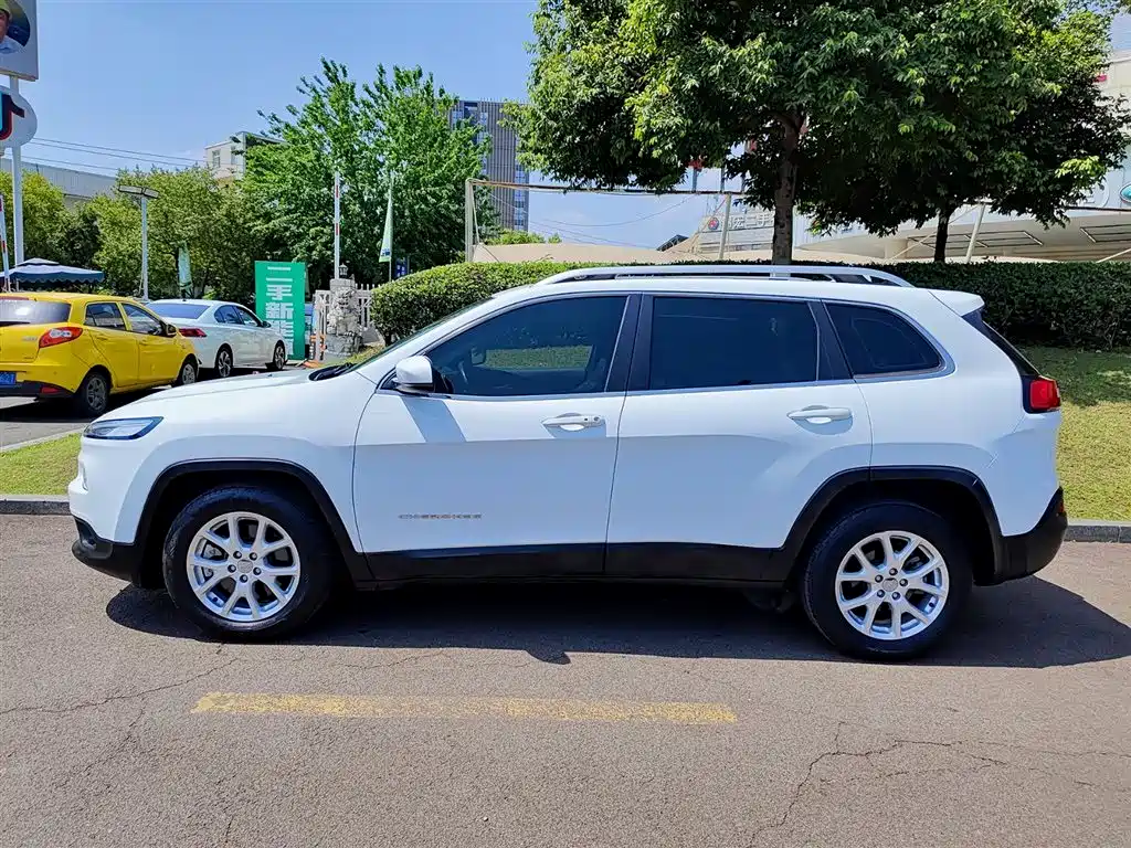 Jeep Cherokee 2019 — фото 3