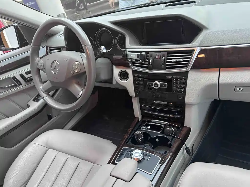 Mercedes-Benz E-Class 2013 — фото 21
