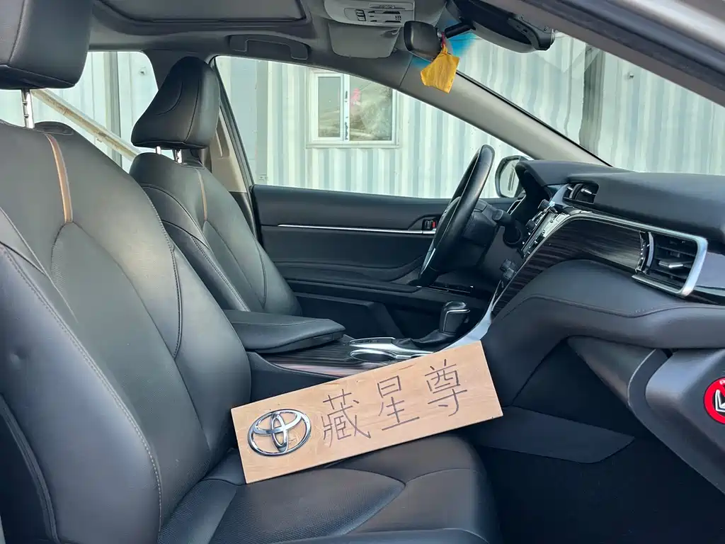 Toyota Camry 2019 — фото 35