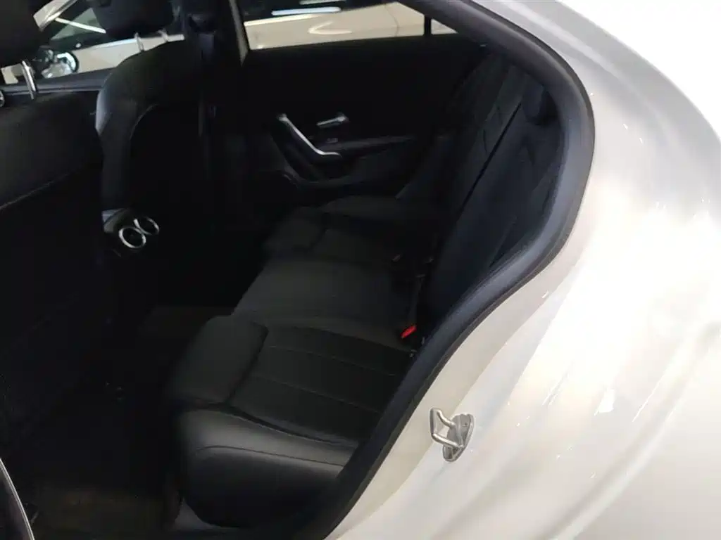 Mercedes-Benz A-Class 2022 — фото 17