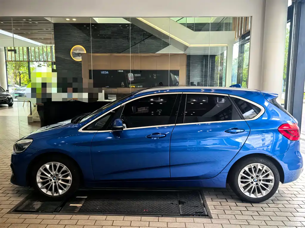 BMW 2 Series Active Tourer 2018 — фото 2
