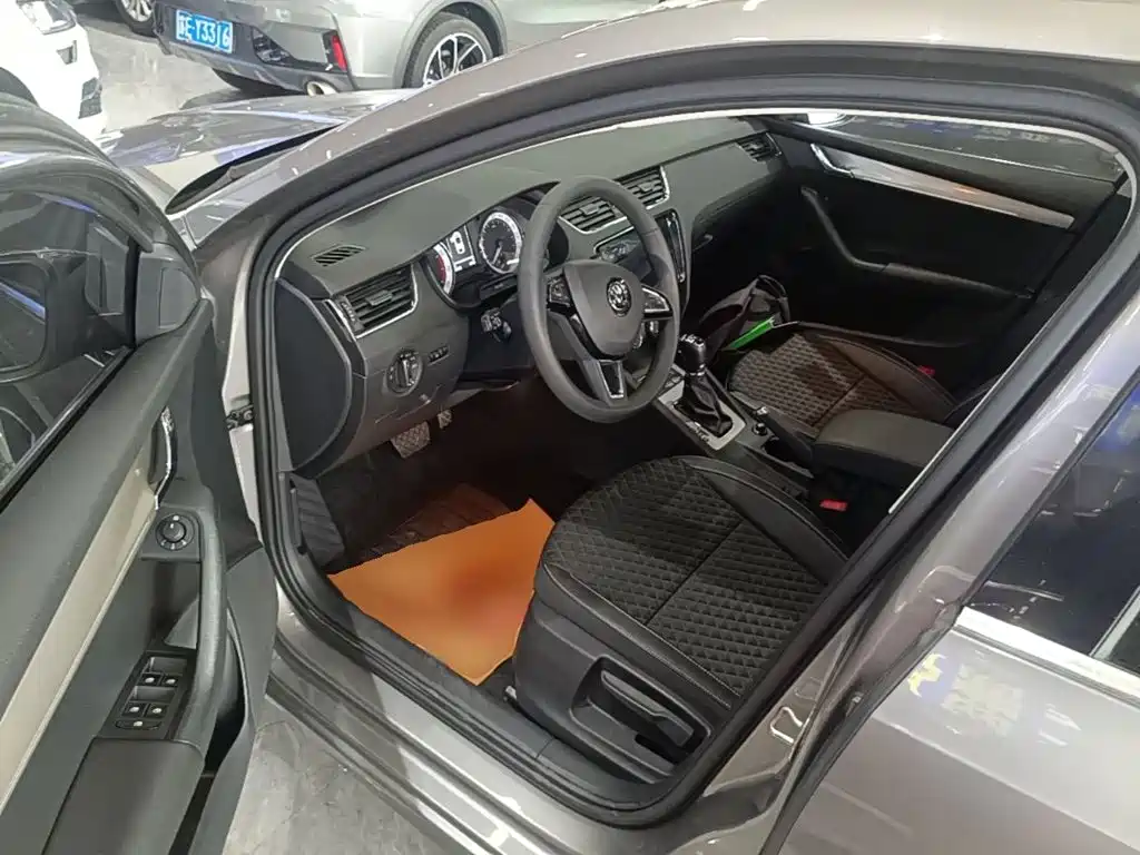Skoda Octavia 2021 — фото 16
