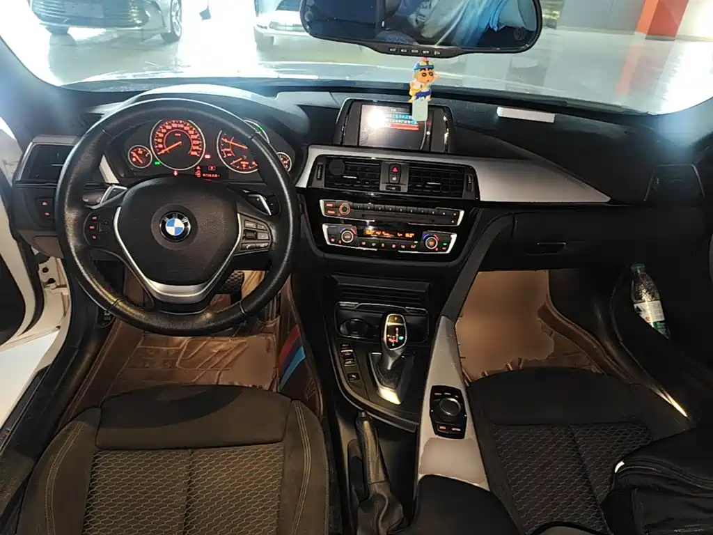 BMW 3 Series 2017 — фото 10