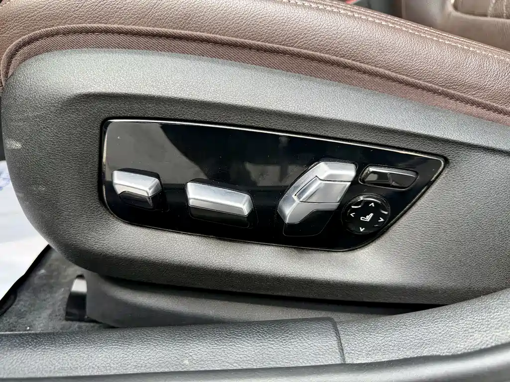 BMW 5 Series 2021 — фото 11