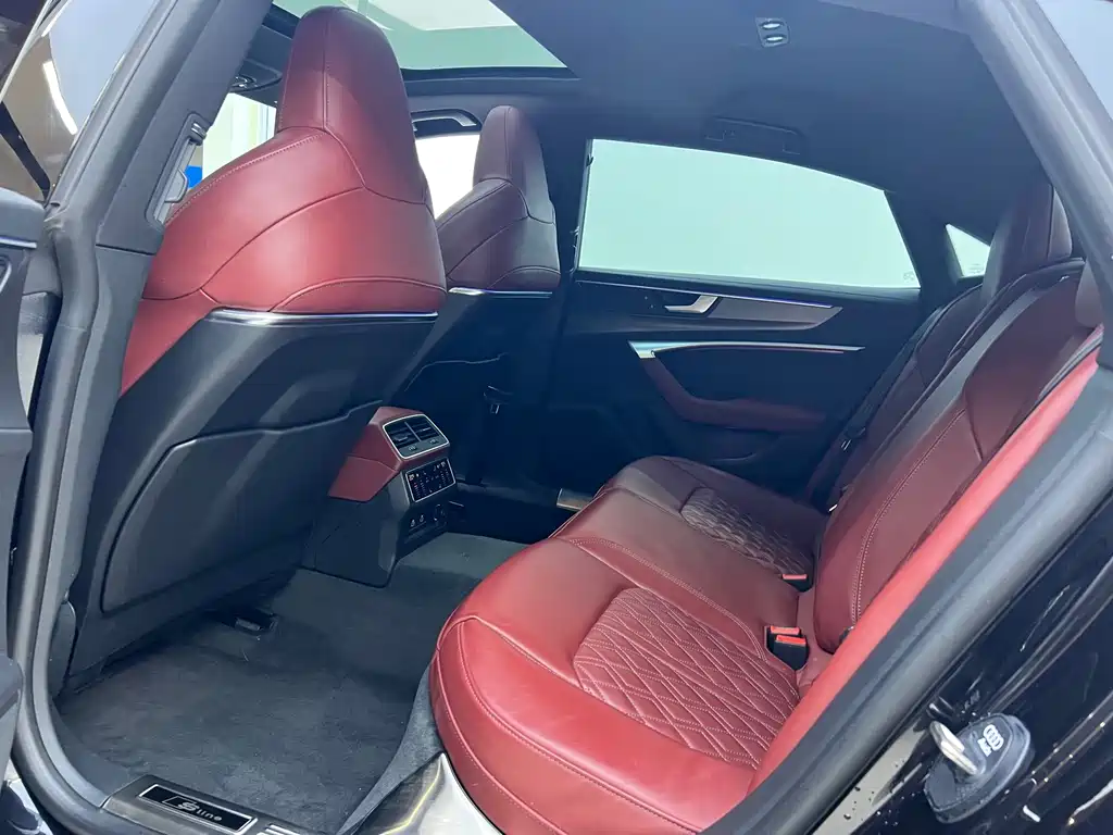 Audi A7L 2022 — фото 9