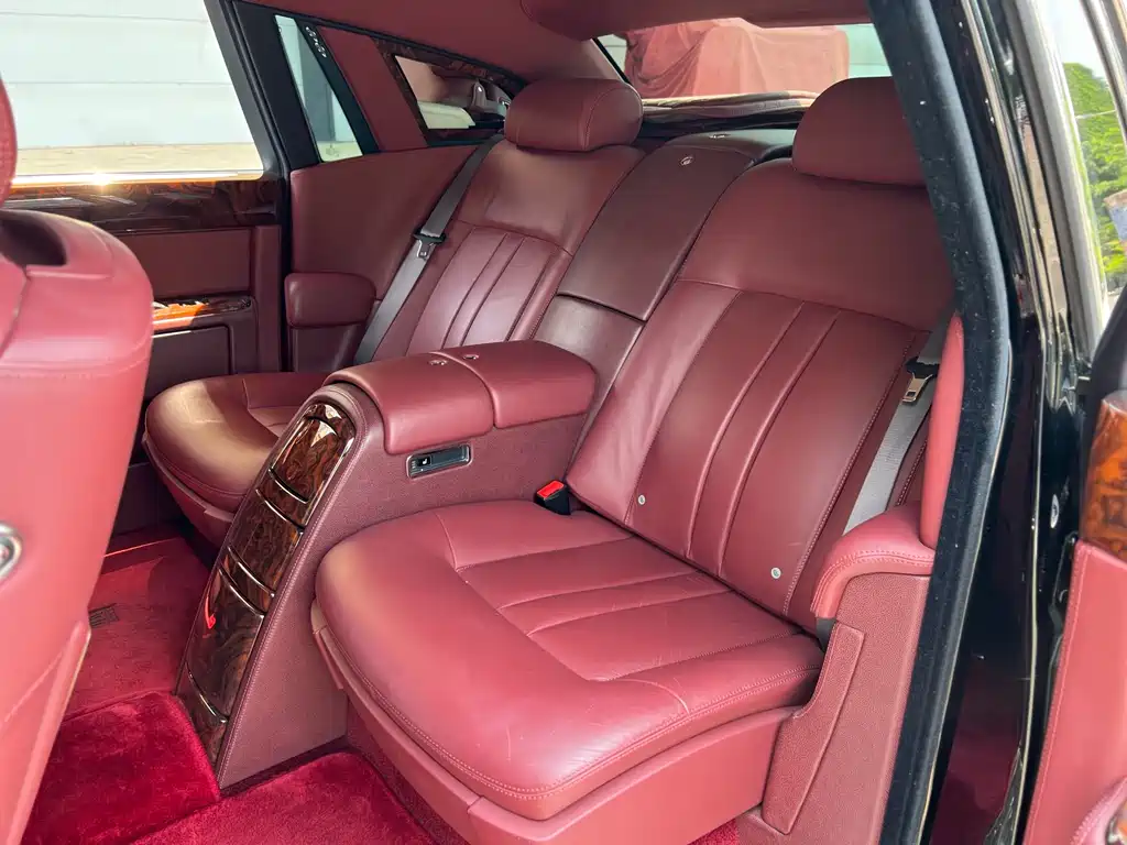 Rolls-Royce Phantom 2015 — фото 15