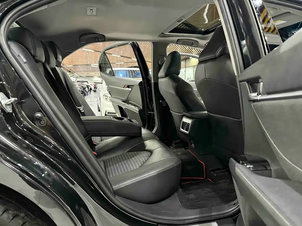 Toyota Camry 2023 — фото 14
