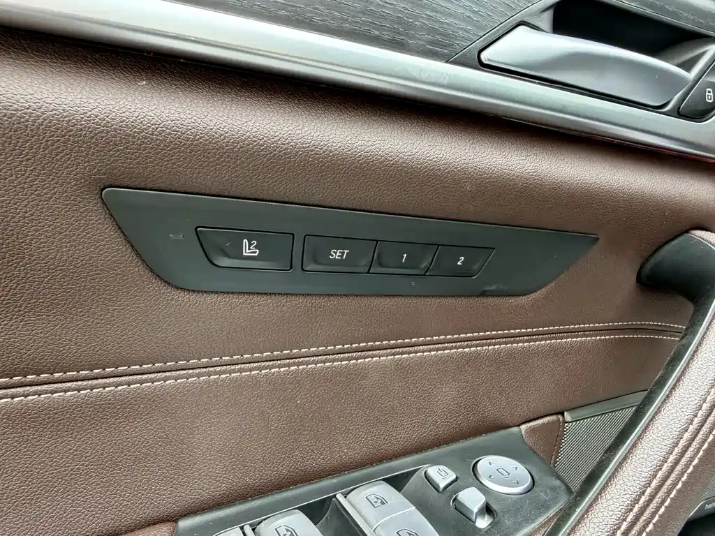 BMW 5 Series 2021 — фото 12