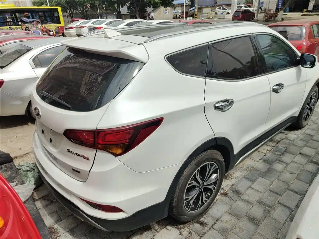 Hyundai Santa Fe 2018 — фото 9