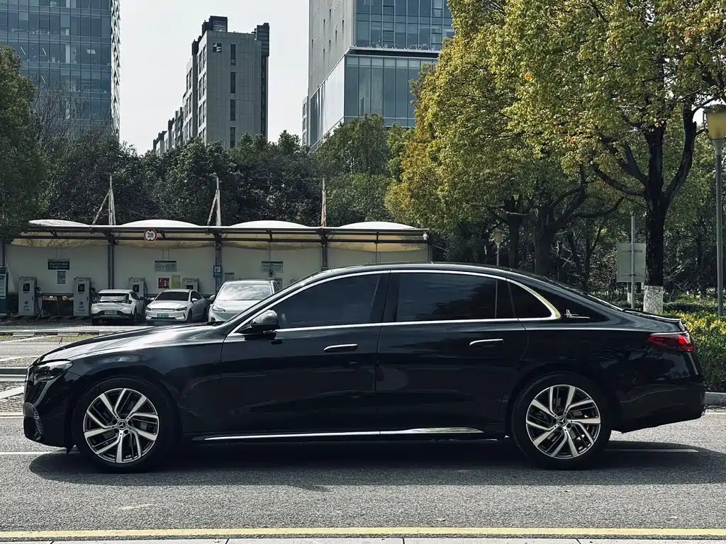 Mercedes-Benz E-Class 2025