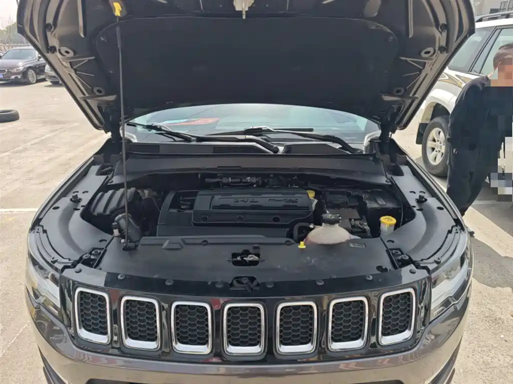 Jeep Compass 2018 — фото 16