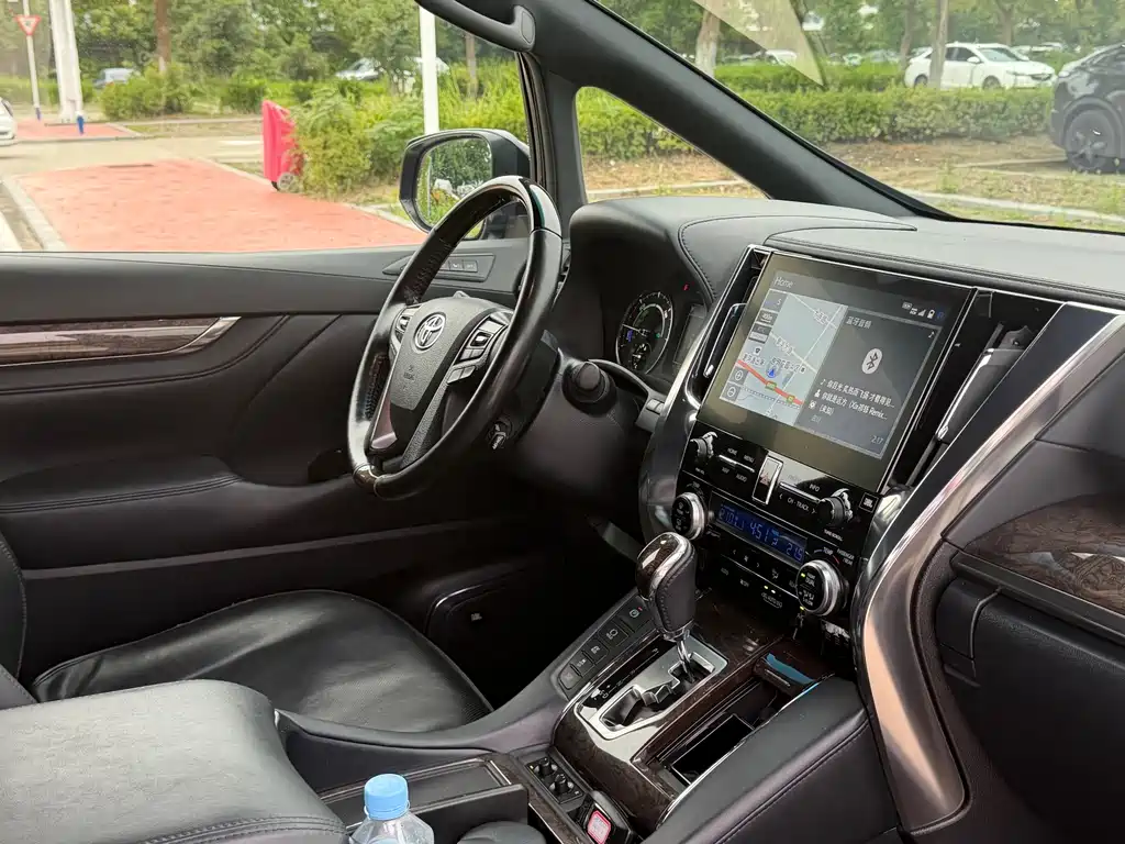 Toyota Alphard 2020 — фото 20