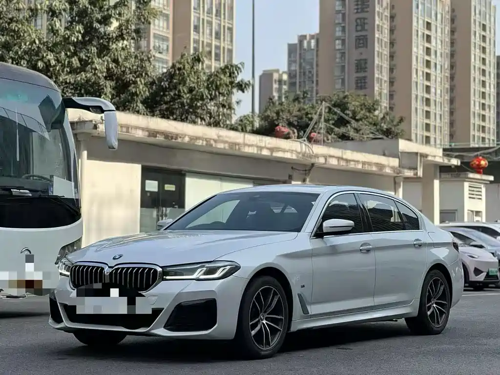 BMW 5 Series 2021 — фото 1