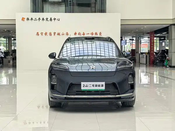 NIO ES8 2025
