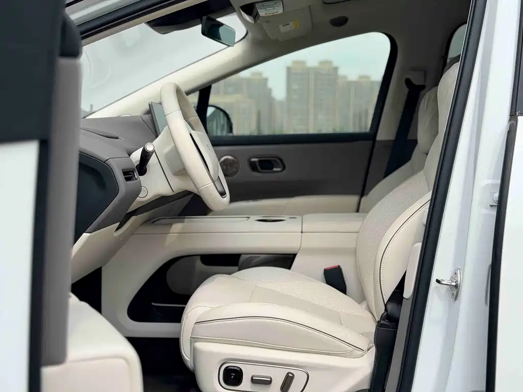 Li Auto i8 2025