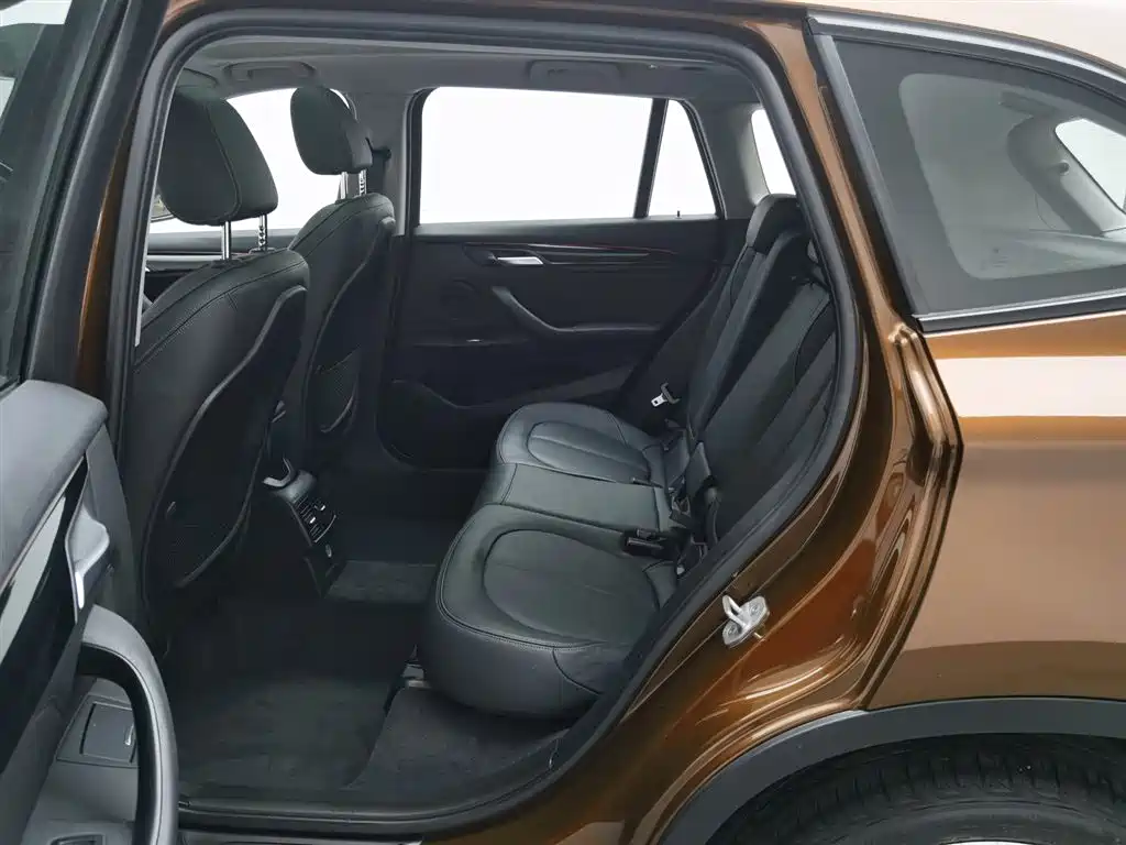 BMW X1 2018 — фото 15