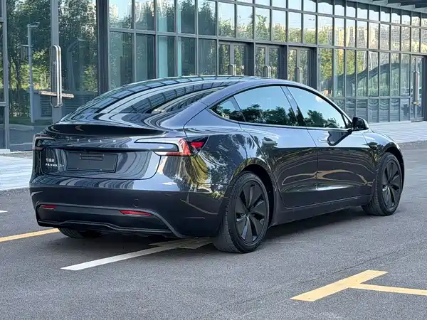 Tesla Model 3 2025