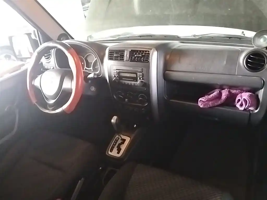 Suzuki Jimny 2017 — фото 10