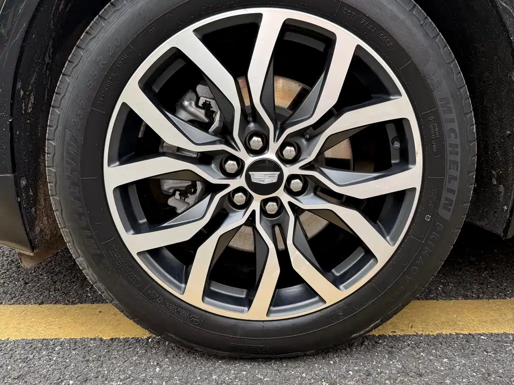 Cadillac XT5 2023 — фото 13