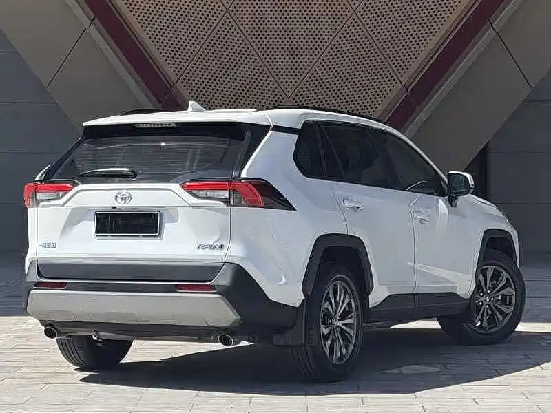 Toyota RAV4 2024 — фото 6