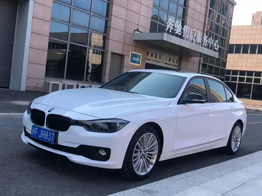BMW 3 Series 2018 — фото 1