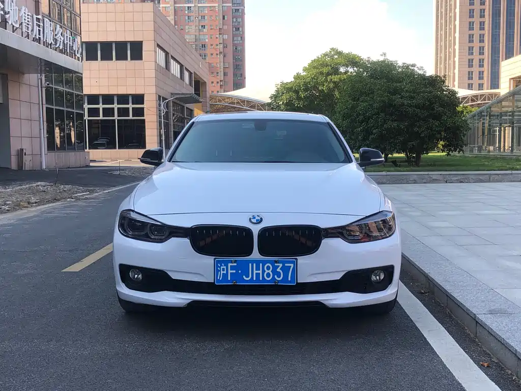 BMW 3 Series 2018 — фото 2